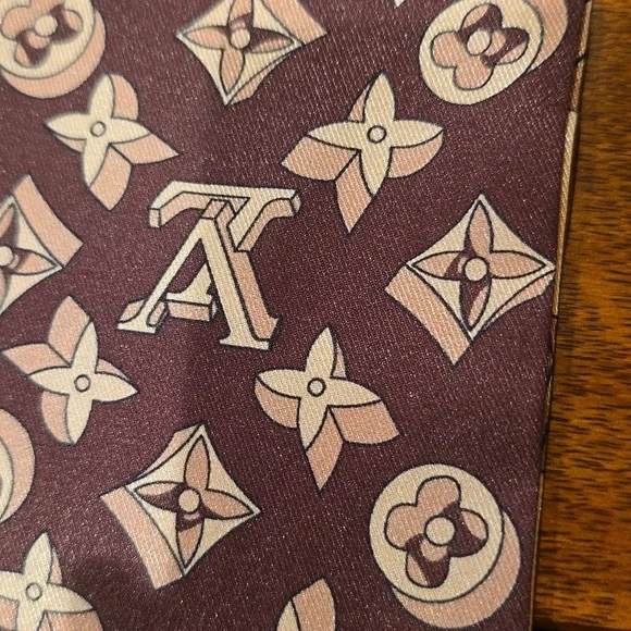 LV Logo Bag Or Hair Scarf - Picture 3 of 6